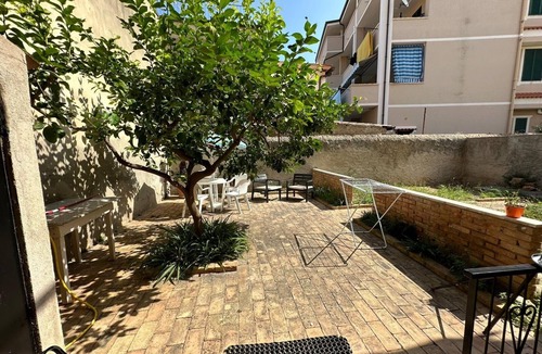 Tropea Apartment | Comfortable, spacious apartment complete with garden in the center of Tropea.