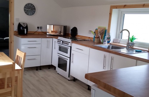 Sanday House | Comfortable three bedroom bungalow located in Orkney Islands complete with emus.