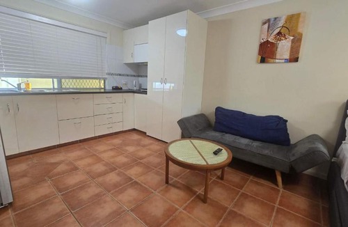 Mermaid Waters House | Comfy Granny Flat Studio in Mermaid Water