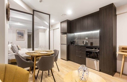 Newton Condo | Condo in Queen St CBD w Pool and Gym Zodiak Stays