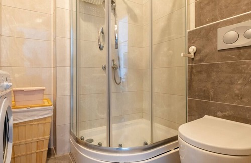 Maltepe Apartment | Convenient Flat 5 min to Metro 10 min to Coast
