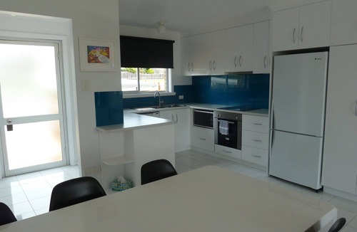 Bridport Apartment | Conveniently located on Bridport's Main St is this neat 3.