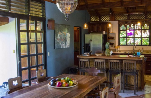 Pan de Azucar House | Cool Bali Style Villa, w/stunning views, HiSpeedWifi., 3Brs. solar heated pool.