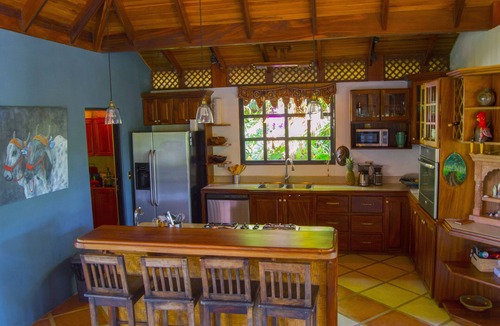 Pan de Azucar House | Cool Bali Style Villa, w/stunning views, HiSpeedWifi., 3Brs. solar heated pool.