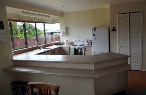 Taupo House | Corena's Place - walking distance to lake and town. Includes linen and wifi.