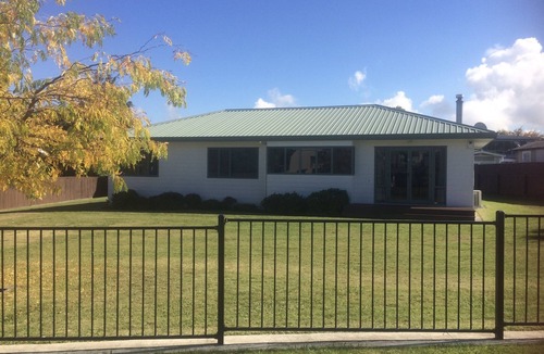 Taupo House | Corena's Place - walking distance to lake and town. Includes linen and wifi.