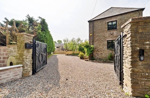 Douglas and Angus House | Corn Flour Lodge, Pitkerro Mill