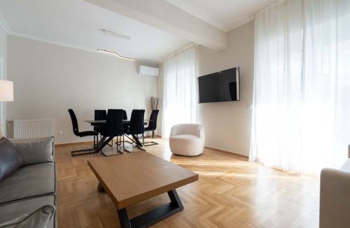 Koukaki Apartment | Corner Penthouse in Acropolis