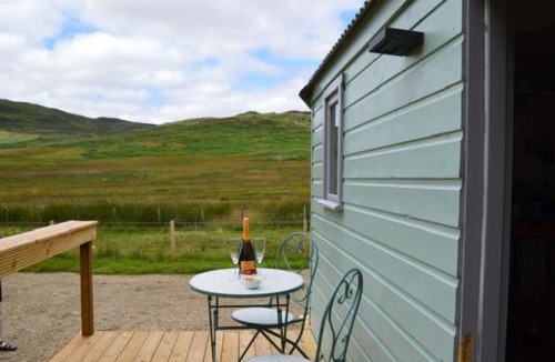 Dunkeld Ski Chalet | Corriemuckloch Unique Huts