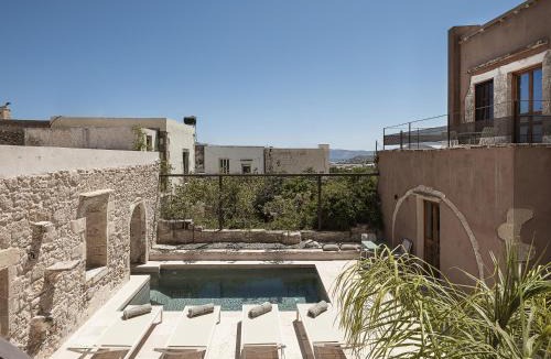 Kaliviani Villa | Corte Interna, free heated pool