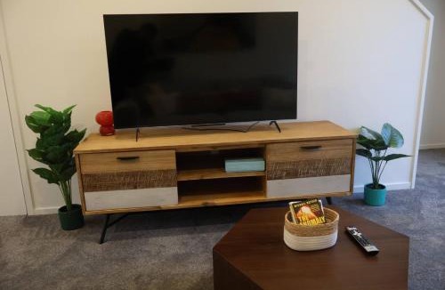 Henderson House | Cosy 2BR House in Awaroa Road