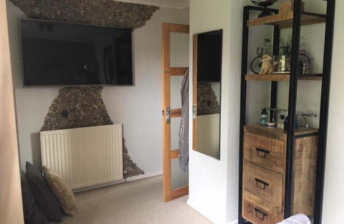 Dalkeith Apartment | cosy and modern 3 bedroom house