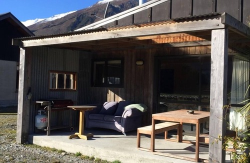 Makarora Ski Chalet | Cosy barn with spectacular mountain views