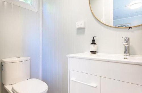 Pukekohe House | Cosy cabin to stay even better than Glamping