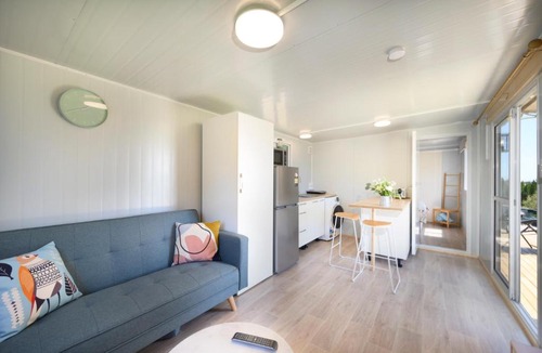 Pukekohe House | Cosy cabin to stay even better than Glamping