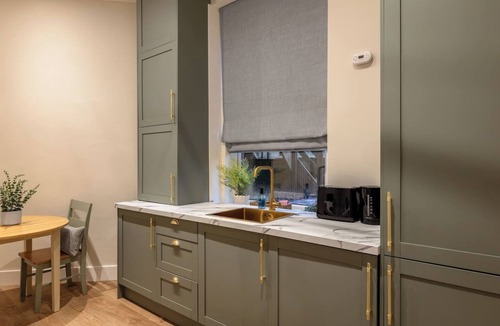 Callander Apartment | Cosy Callander 1 Bed | Wood Burner & Free Parking