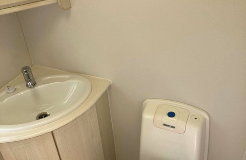 Kaikoura House | Cosy Caravan in Central Kaikoura only 5 mins walk to Town centre.