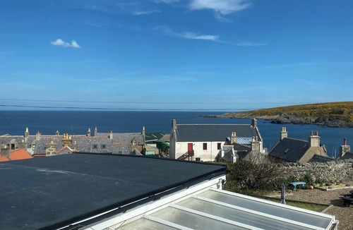 Portsoy House | Cosy coastal cottage in Portsoy, Scotland with beautiful sea views