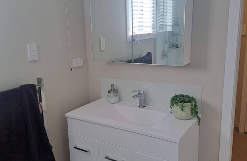 Gisborne House | Cosy Cottage Gisborne nAVAILABLE FOR RHYTHM AND VINES!