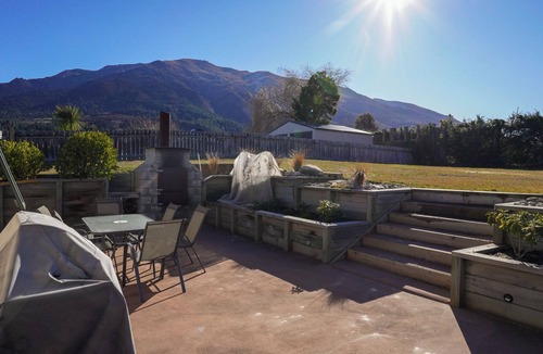 Lake Hawea Cottage | Cosy cottage in lake Hawea