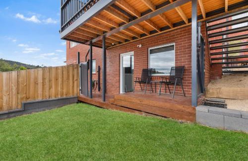 Lindisfarne Apartment | Cosy Cottesloe - Mount Wellington View - Free Parking - Free WIFI
