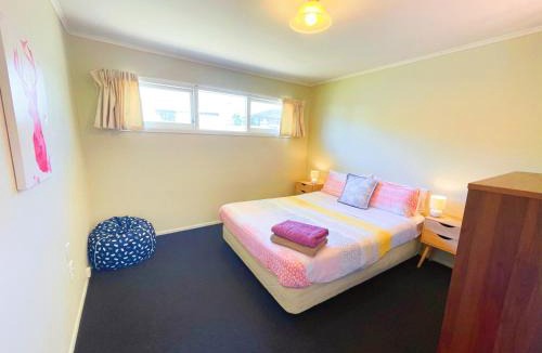 Springfield House | Cosy family home with a sunny deck
