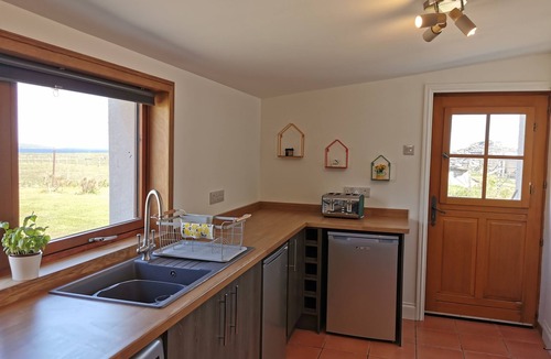 Canisbay Cottage | Cosy Highland retreat with countryside and sea views.