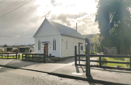 Reefton House | Cosy Historical Chuch in Quaint Mountain Village.n