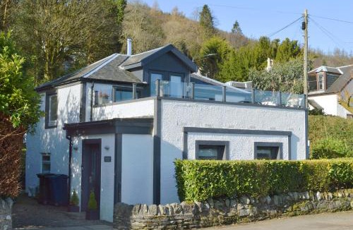 Cove House | Cosy Lochside Cottage with Mountain and Sea Views