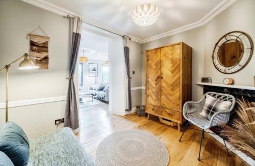 Cove House | Cosy Lochside Cottage with Mountain and Sea Views