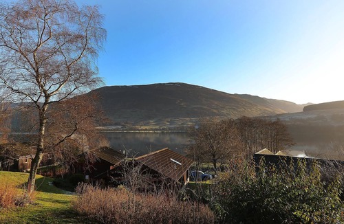 Lochearnhead Apartment | Cosy Modern Nordic Lodge w/ Loch View + Log Burner