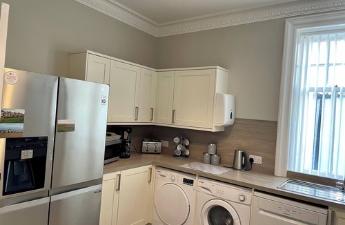 Powfoot House | Cosy & spacious terraced house. Family & dog friendly