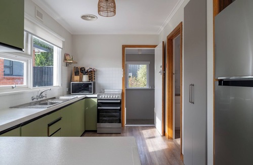 Ulverstone Apartment | Cosy Ulverstone Getaway with Parking
