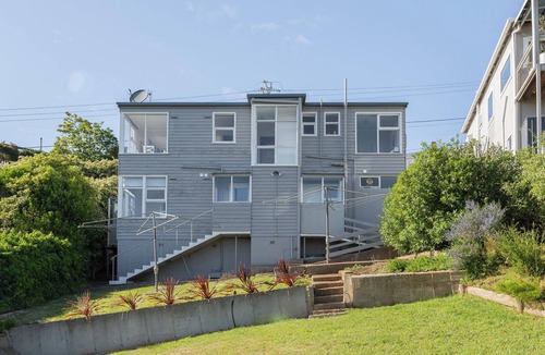 Montello Apartment | Cosy Unit With a Sea View