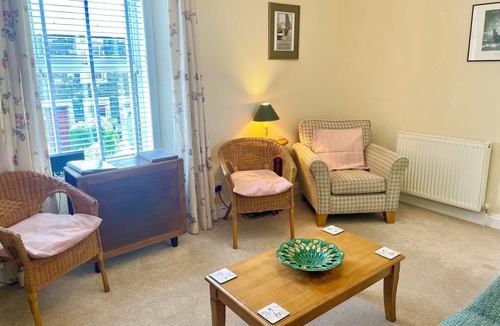 Peebles Apartment | Cosy Victorian 2 bedroom flat. Near centre & riverside walks along the Tweed.