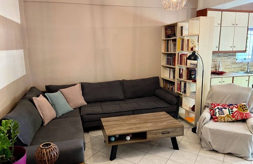 Ilida Apartment | Cottage House, garden & lawnn