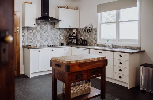 St Marys Apartment | Cottage on Groom - St Marys Charm and Convenience