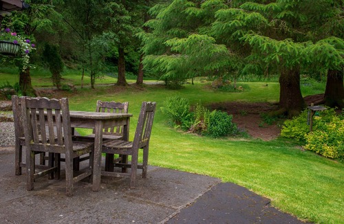 Strathyre Cottage | Cottage retreat in wooded secluded private grounds