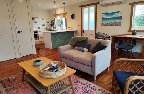 Muriwai Cottage | Country Cottage Near the Sea