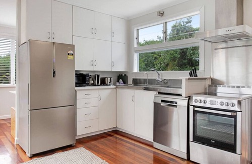 Mangere House | Countryside 4BR Family Home near Airport