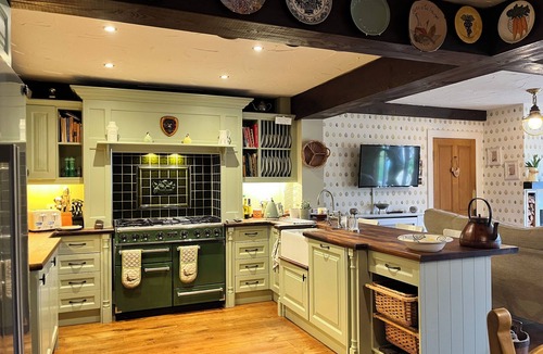 Glasgow House | Countryside Farmhouse - Glasgow - Sleeps 6