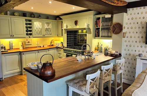 Glasgow House | Countryside Farmhouse - Glasgow - Sleeps 6