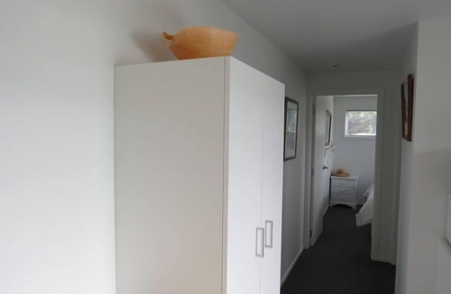 Coromandel Apartment | Couples Getaway with Stunning Views of Harbour and Mountain Ranges
