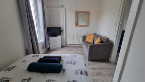 Largs Apartment | Cove Bay 1 Bed Flat