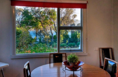 Coles Bay House | Cove Beach Apartment 1