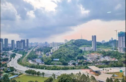 Kuala Lumpur Apartment | Cozy 3BR -2-8pax- 65 TV near MidValley-Pavilion 2