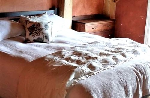 Waharoa Cabin | Cozy Accommodation for a Romantic Getaway near Matamata, North Island
