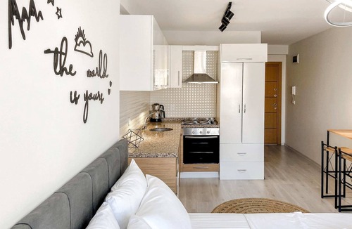 Atasehir Apartment | Cozy and Modern Studio with City View in Atasehir