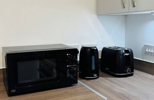 Glasgow Apartment | Cozy apartment with Free parking and WiFi in welcoming City centre