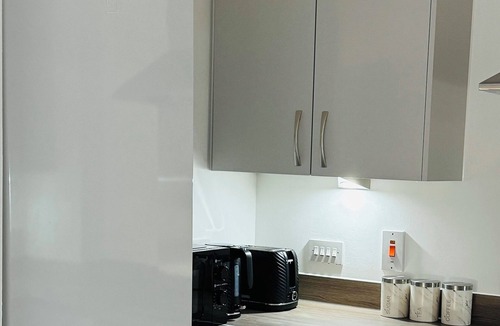 Glasgow Apartment | Cozy apartment with Free parking and WiFi in welcoming City centre